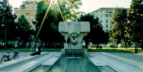 La fontana di Andrea Cascella Piazza Leonardo da Vinci 