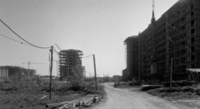Quartiere Feltre sulla destra è in costruzione il fabbricato, composto da 13 scale, di via Pisani Dossi-Via Feltre. Dove vi sono i pali della luce sorgerà la scuola elementare di via Feltre