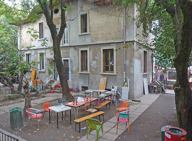 Una delle villette occupate dal Collettivo Lambretta
